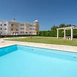 Blue Wave Apartment *